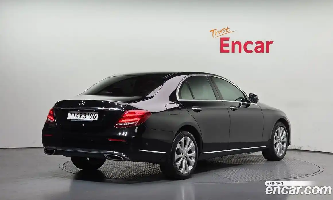 Mercedes-Benz E-Class 2019 2.0 Автомат в Москве № 1147956, фото 2