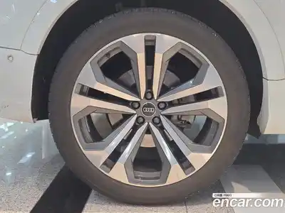 Audi Q8 2023 3.0 гидро в Москве № 1148825, миниатюра 5