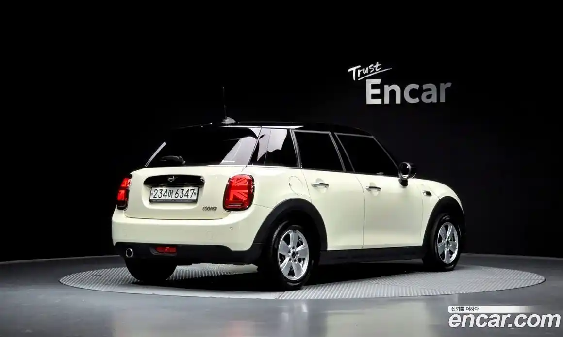 Mini Cooper 2019 1.5 гидро в Москве № 1149904, фото 1