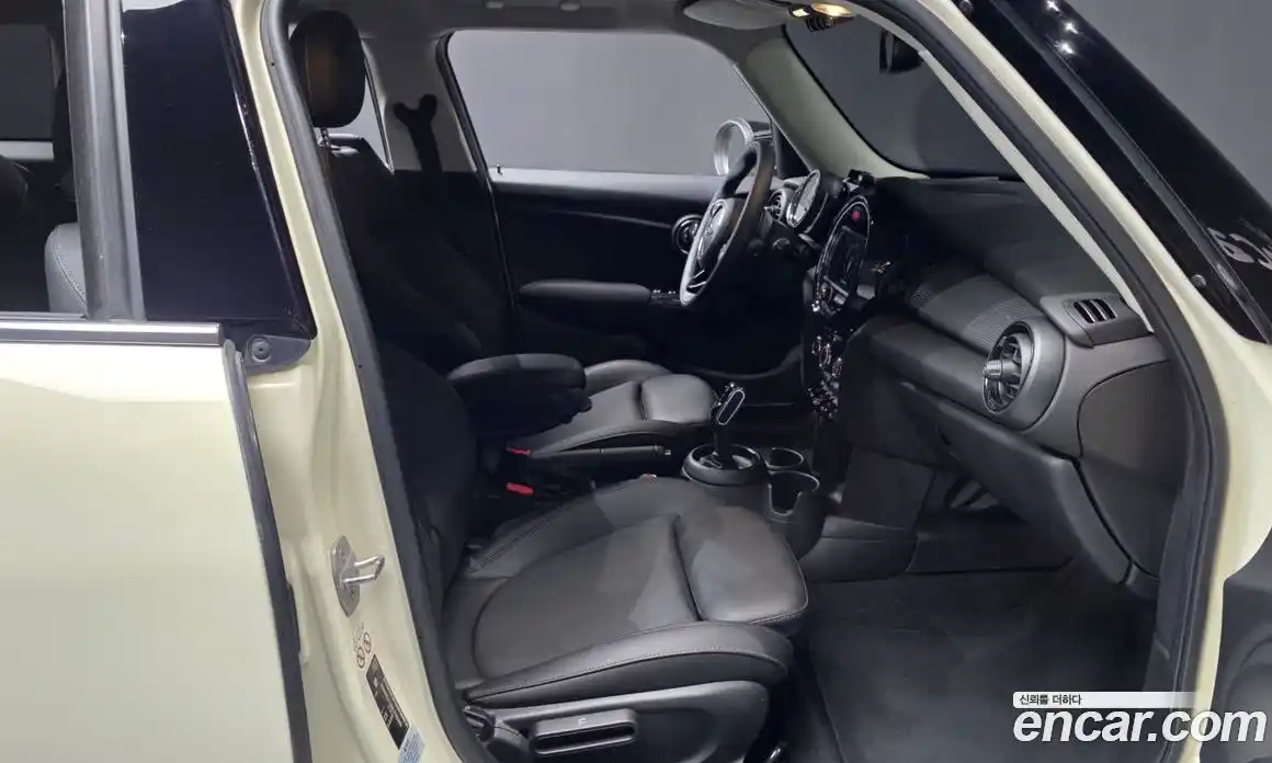 Mini Cooper 2019 1.5 гидро в Москве № 1149904, фото 10