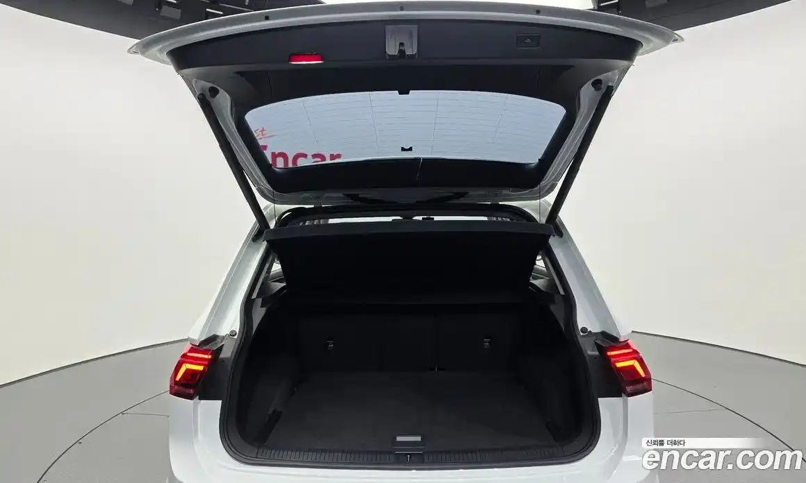 Volkswagen Tiguan 2022 2.0 гидро в Москве № 1151062, фото 20