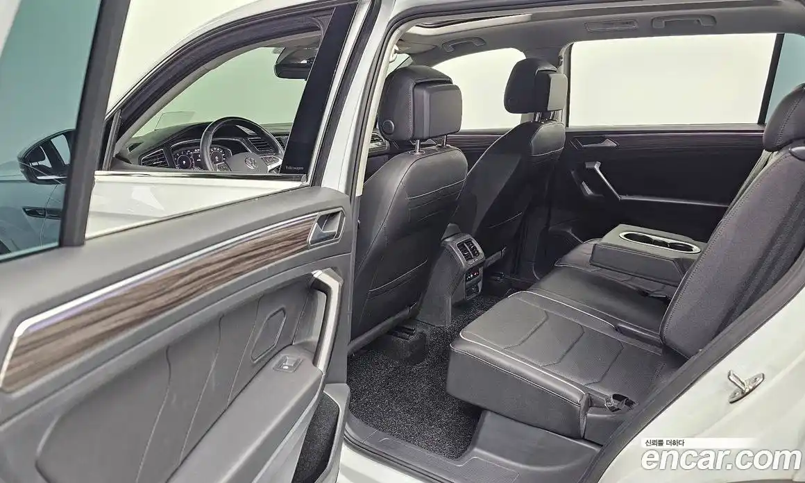 Volkswagen Tiguan 2023 2.0 гидро в Москве № 1151076, фото 11