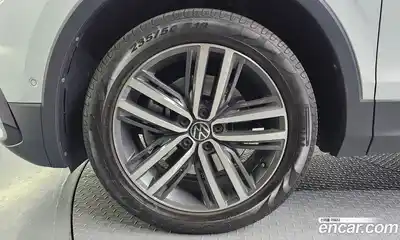Volkswagen Tiguan 2023 2.0 гидро в Москве № 1151076, миниатюра 5
