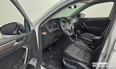 Volkswagen Tiguan 2023 2.0 гидро в Москве № 1151076, миниатюра 10