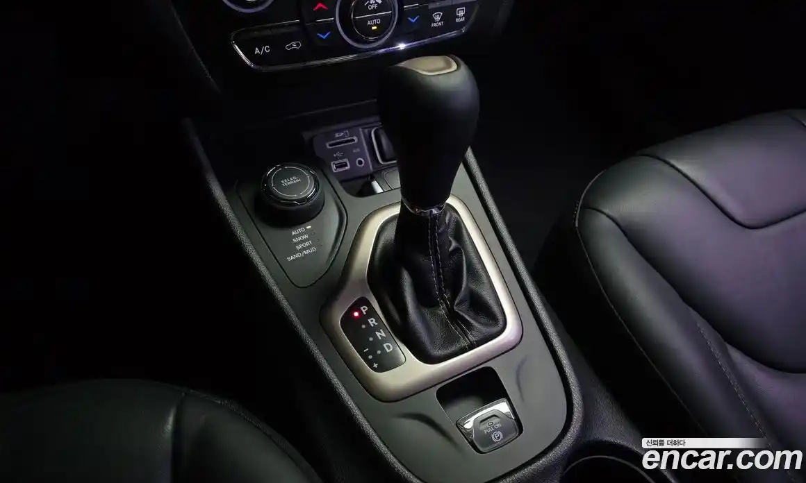 Jeep Cherokee 2017 2.4 гидро в Москве № 1151660, фото 9