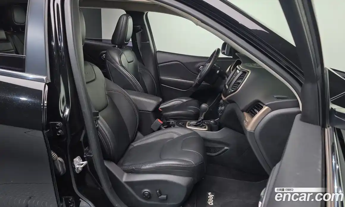 Jeep Cherokee 2017 2.4 гидро в Москве № 1151660, фото 10