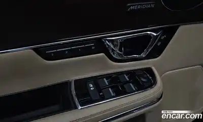 Jaguar XJ 2016 2.0 гидро в Москве № 1152563, миниатюра 12