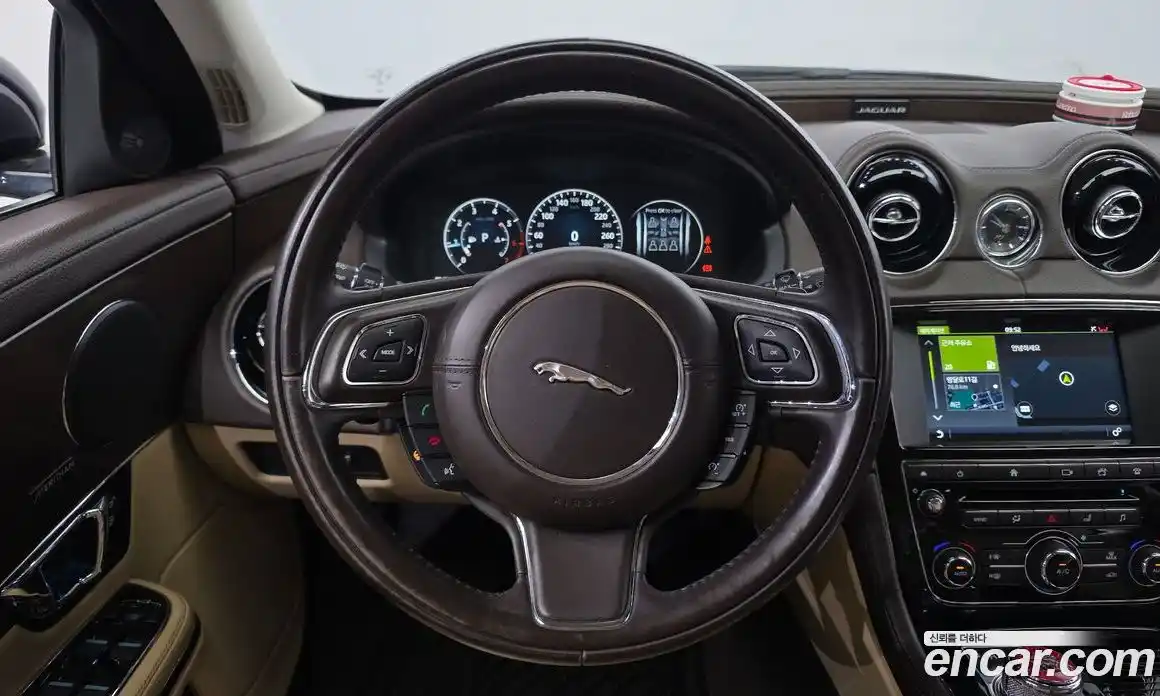 Jaguar XJ 2016 2.0 гидро в Москве № 1152563, фото 14