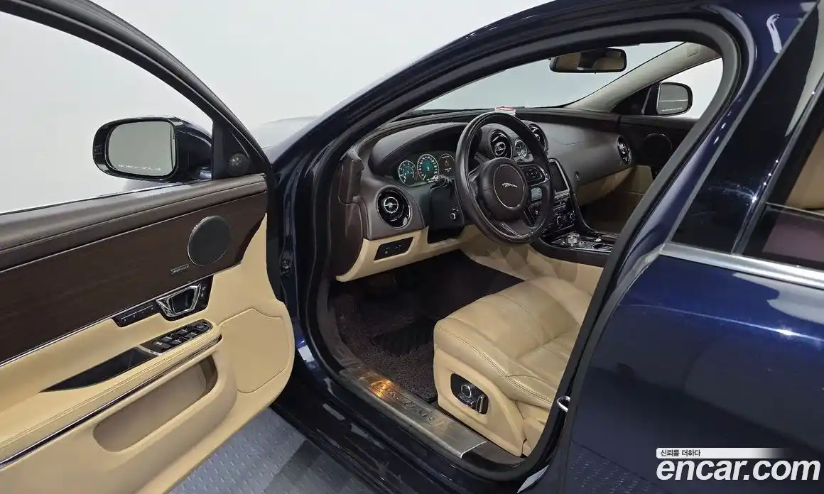 Jaguar XJ 2016 2.0 гидро в Москве № 1152563, фото 10