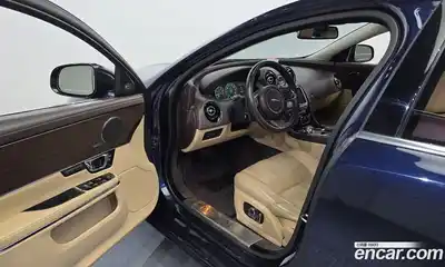 Jaguar XJ 2016 2.0 гидро в Москве № 1152563, миниатюра 10