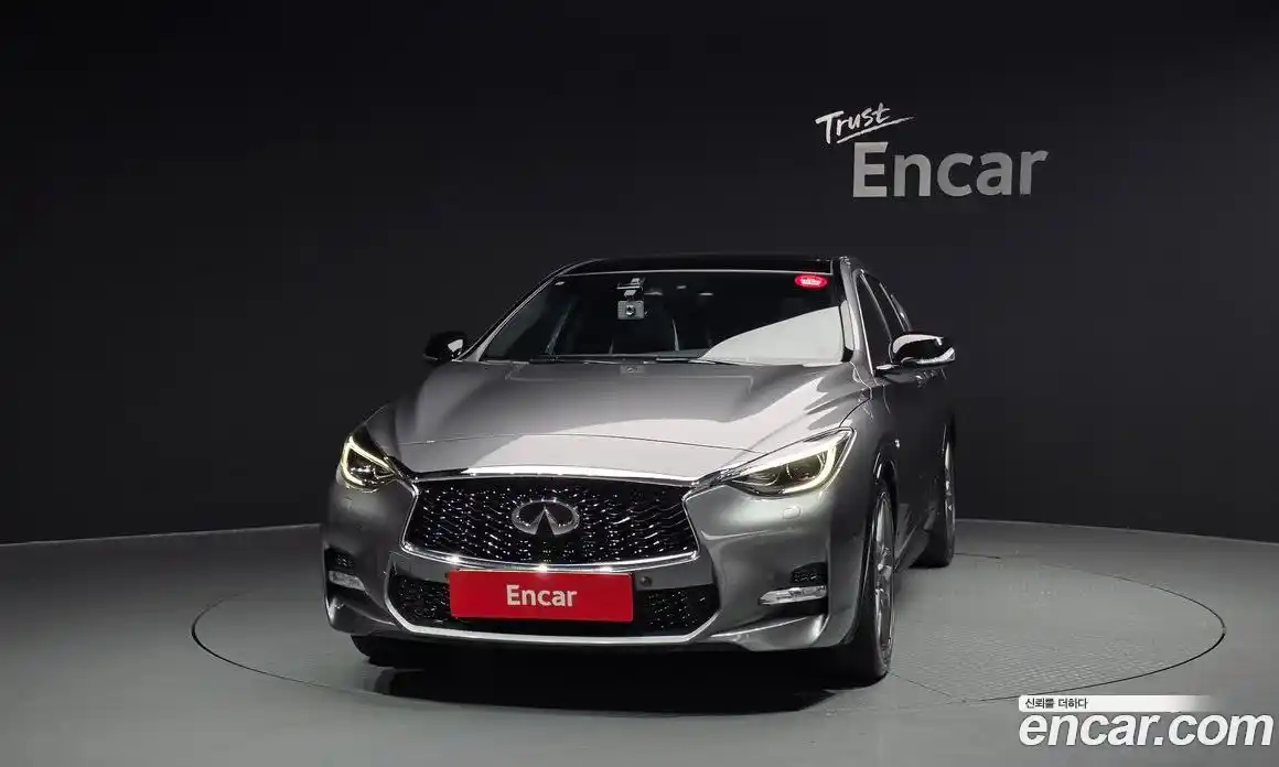 Infiniti Q30 2017 2.0 гидро в Москве № 1152648, фото 3