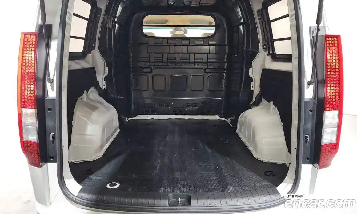 Hyundai Staria 2024 3.5 Автомат в Москве № 1154607, фото 20