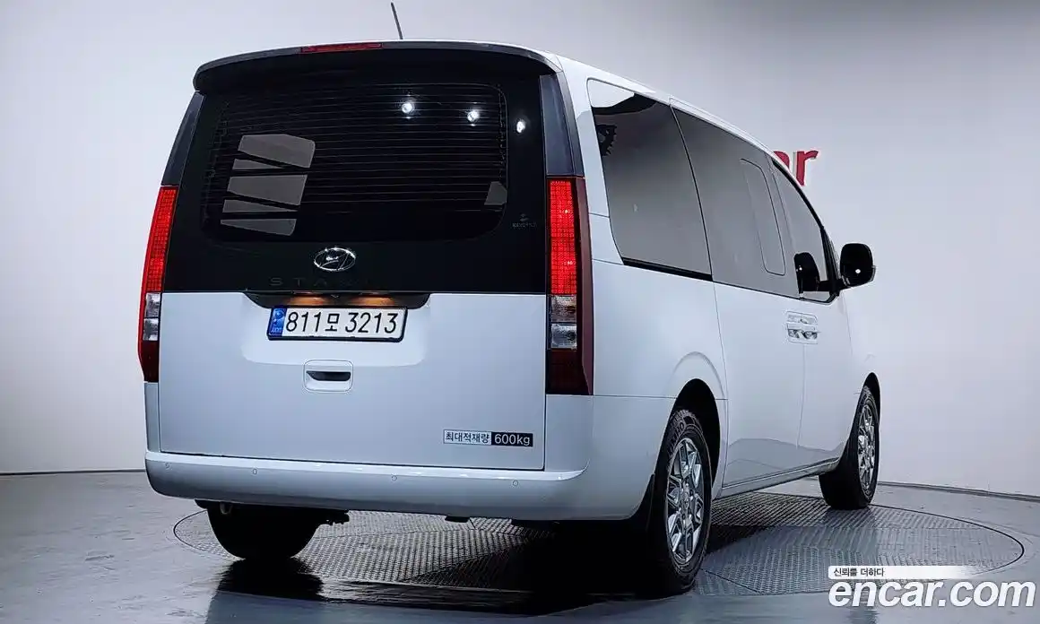 Hyundai Staria 2024 3.5 Автомат в Москве № 1154607, фото 2