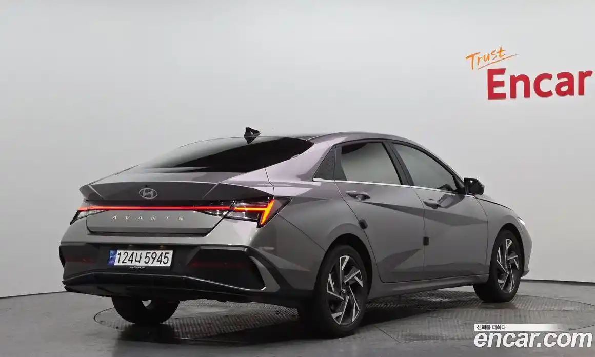 Hyundai Avante 2023 1.6 Автомат в Москве № 1155087, фото 2