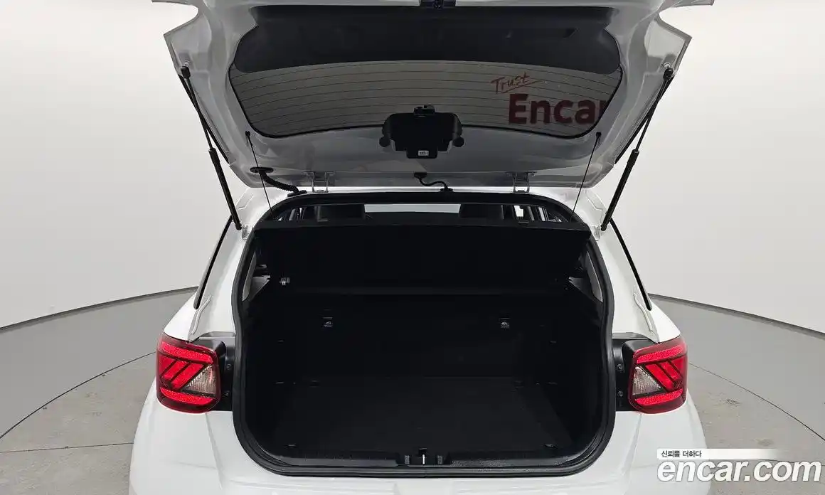 Hyundai Venue 2022 1.6 Автомат в Москве № 1128179, фото 19