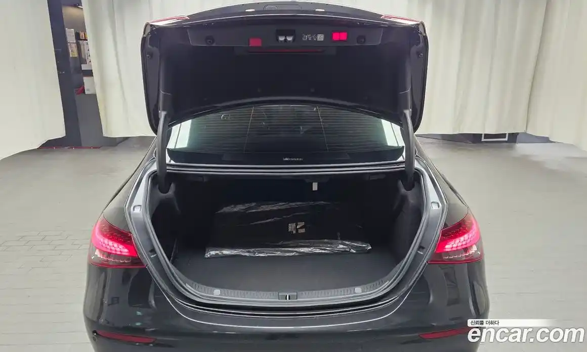 Mercedes-Benz E-Class 2023 2.0 гидро, фото 20