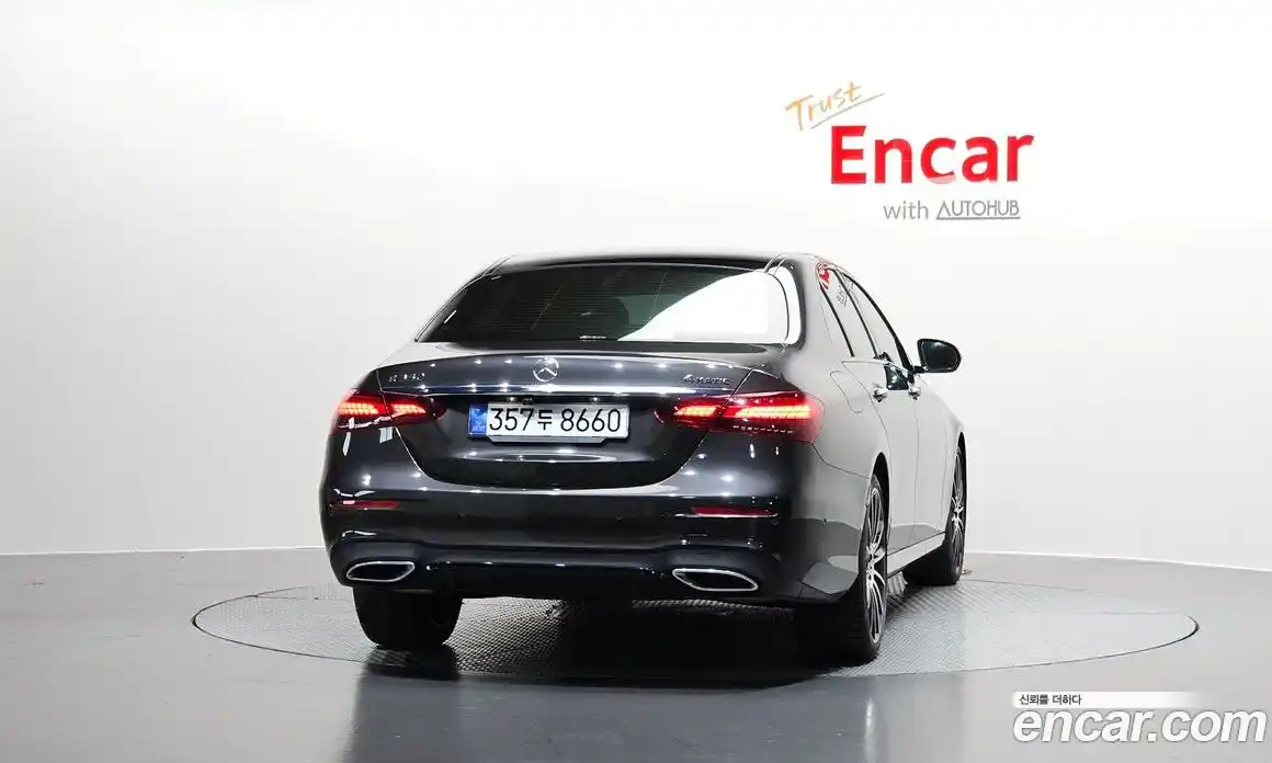 Mercedes-Benz E-Class 2023 2.0 гидро, фото 4