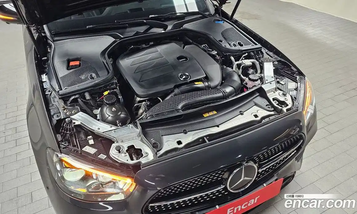Mercedes-Benz E-Class 2023 2.0 гидро, фото 6