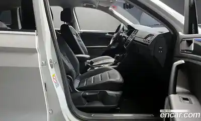 Volkswagen Tiguan 2022 2.0 гидро в Москве № 1138967, миниатюра 10