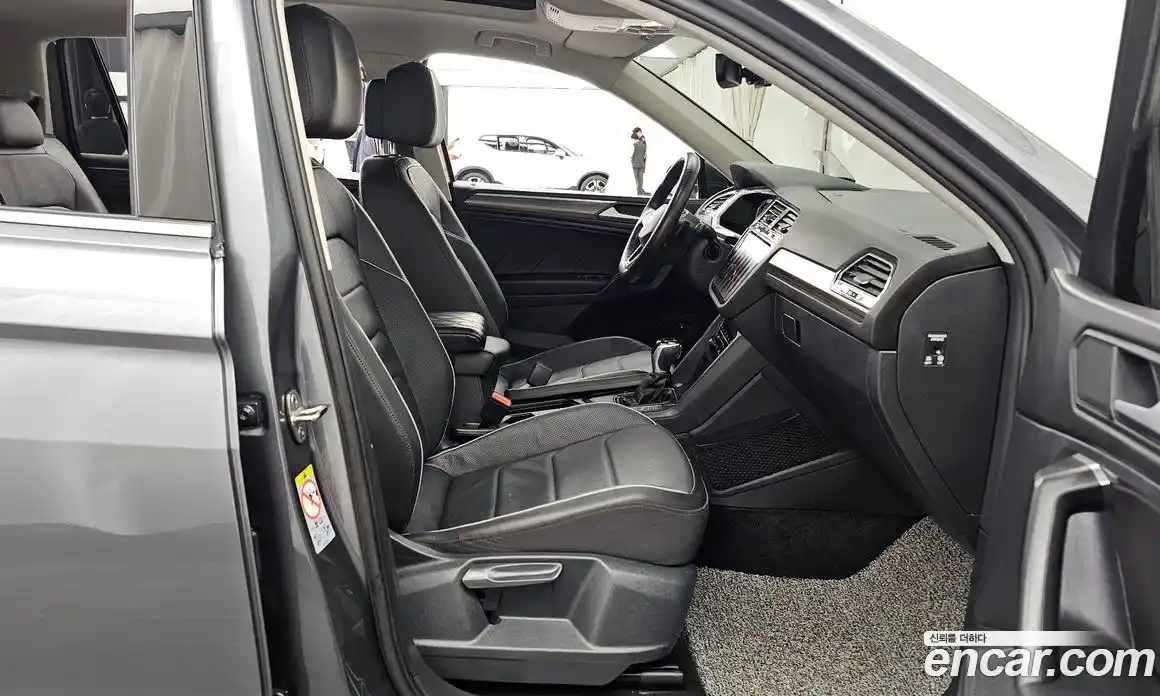 Volkswagen Tiguan 2023 2.0 гидро в Москве № 1138977, фото 11