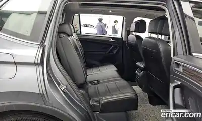 Volkswagen Tiguan 2023 2.0 гидро в Москве № 1138977, миниатюра 12