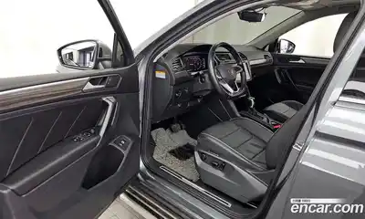 Volkswagen Tiguan 2023 2.0 гидро в Москве № 1138977, миниатюра 10