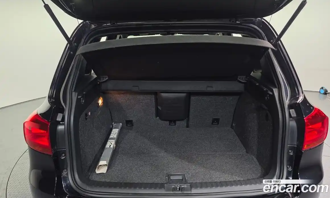 Volkswagen Tiguan 2013 2.0 гидро в Москве № 1139108, фото 20
