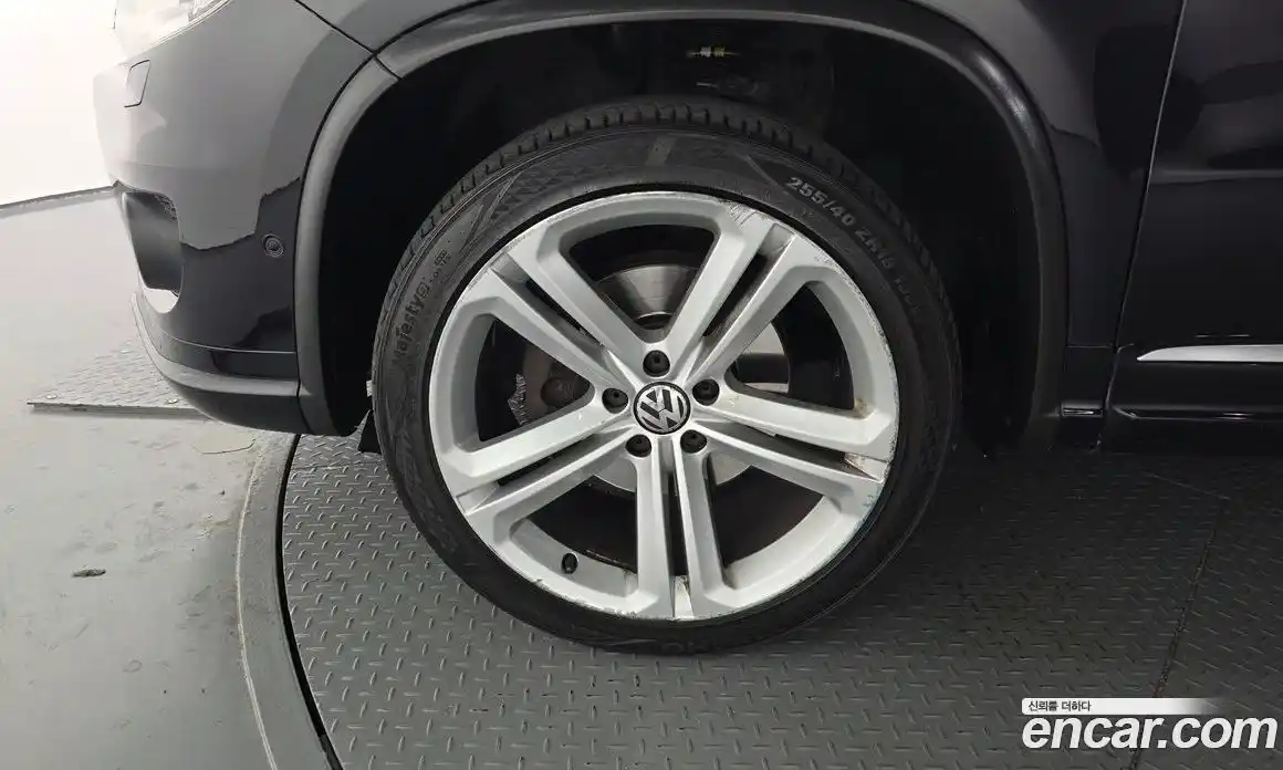 Volkswagen Tiguan 2013 2.0 гидро в Москве № 1139108, фото 5