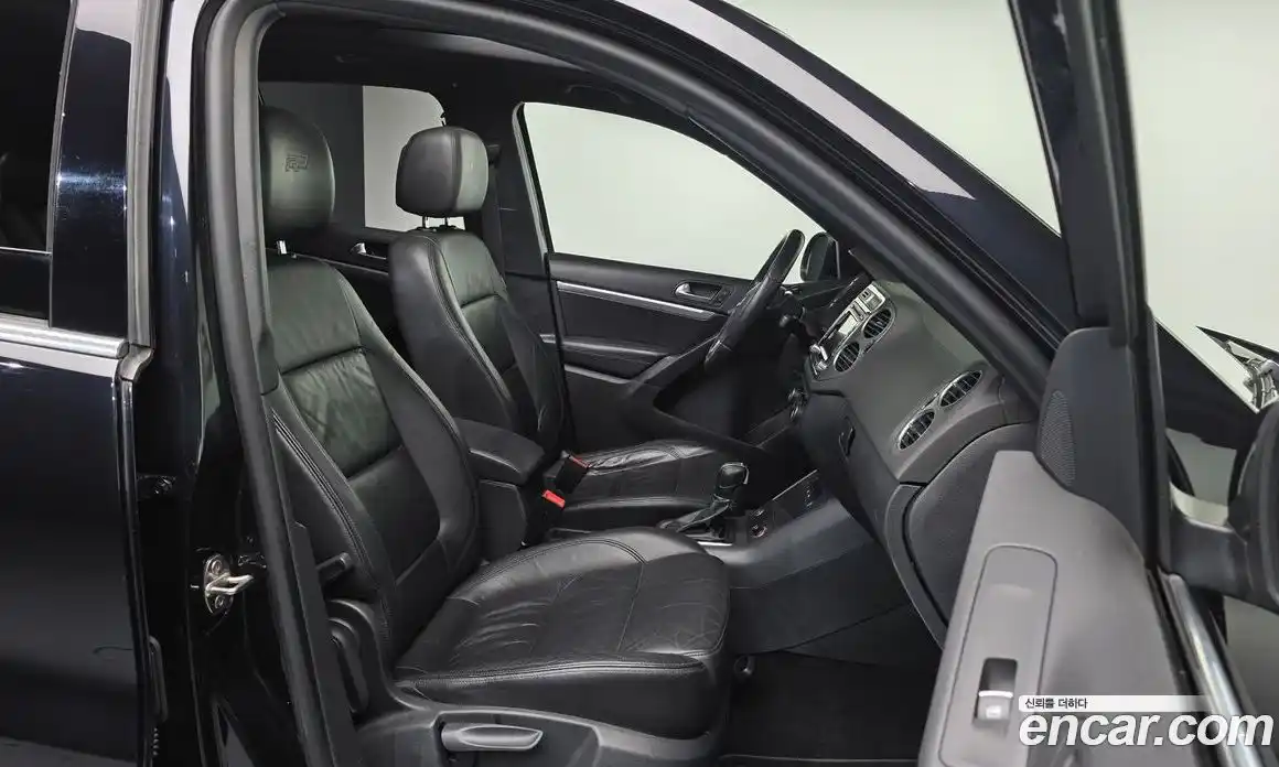 Volkswagen Tiguan 2013 2.0 гидро в Москве № 1139108, фото 10