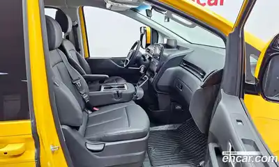 Hyundai Staria 2024 3.5 Автомат в Москве № 1141316, миниатюра 11