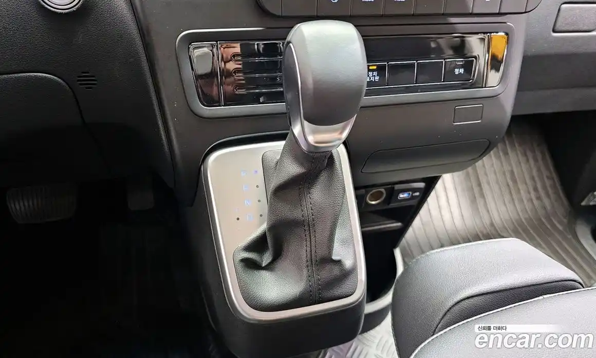 Hyundai Staria 2024 3.5 Автомат в Москве № 1141316, фото 9