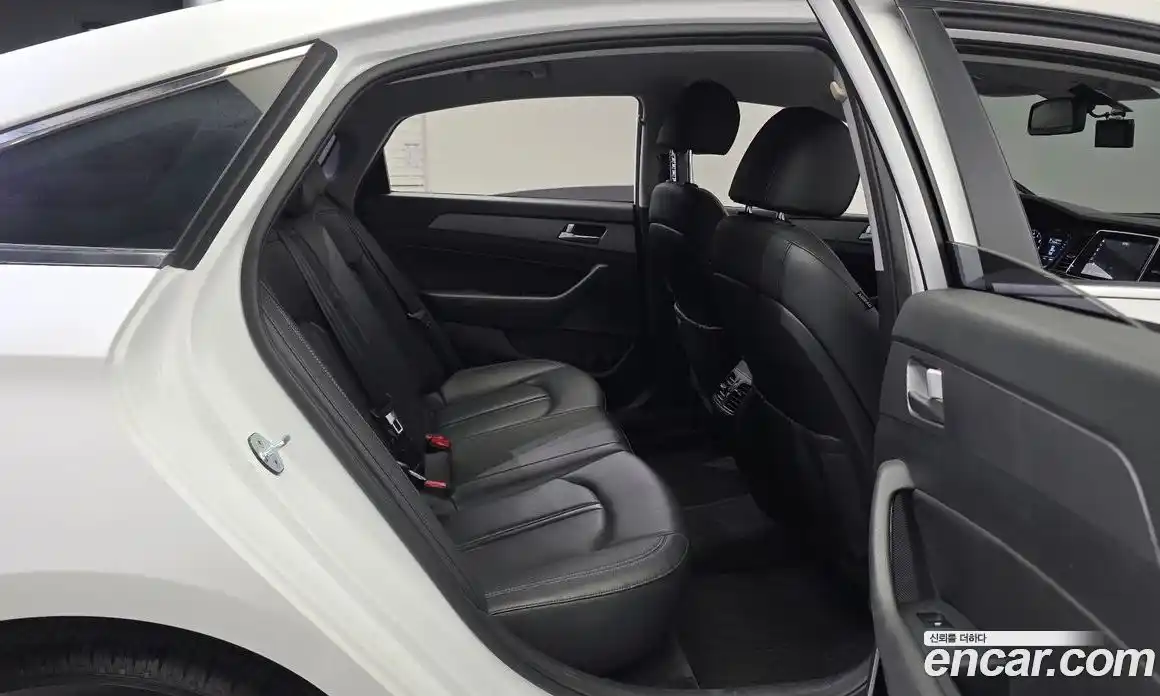 Hyundai Sonata 2017 2.0 Автомат в Москве № 1142729, фото 12