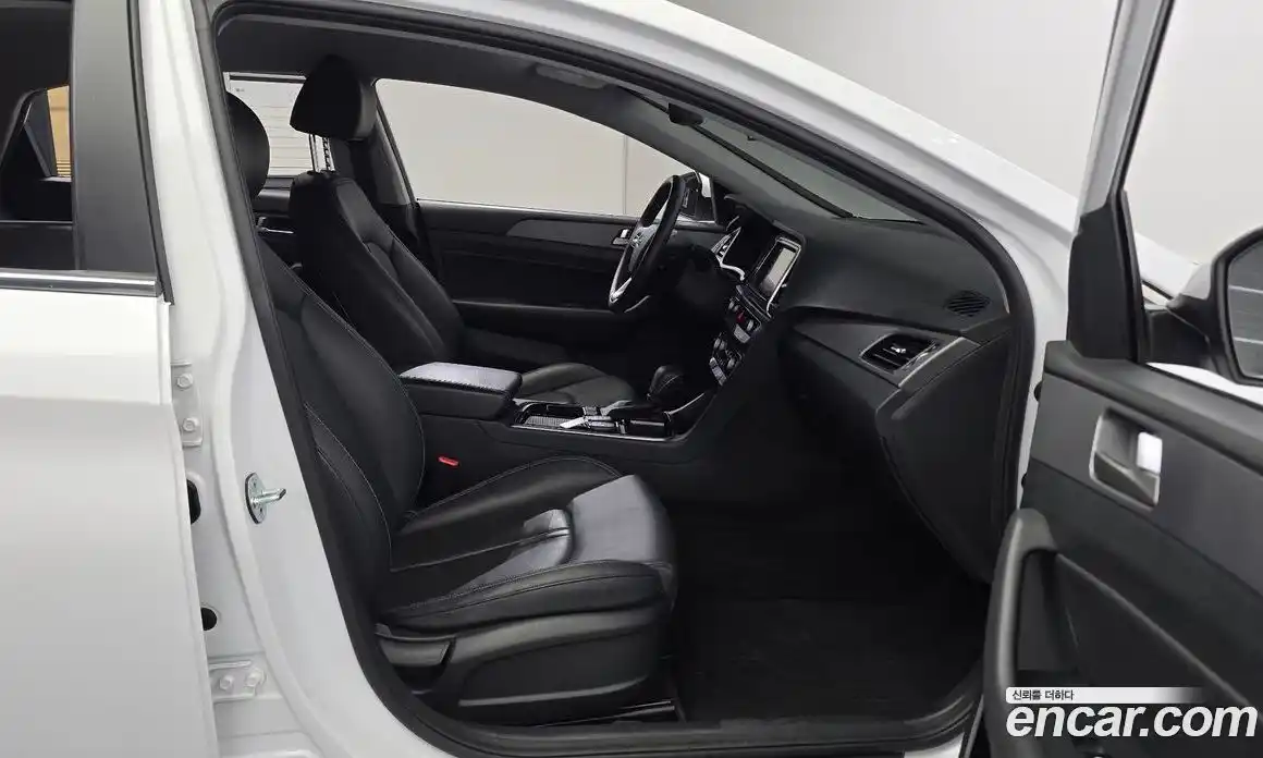 Hyundai Sonata 2017 2.0 Автомат в Москве № 1142729, фото 13