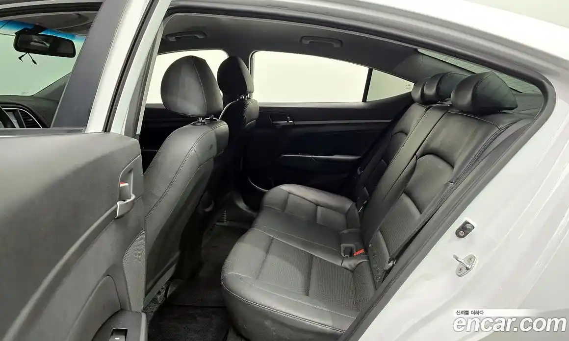 Hyundai Avante 2018 1.6 Автомат в Москве № 1142785, фото 11