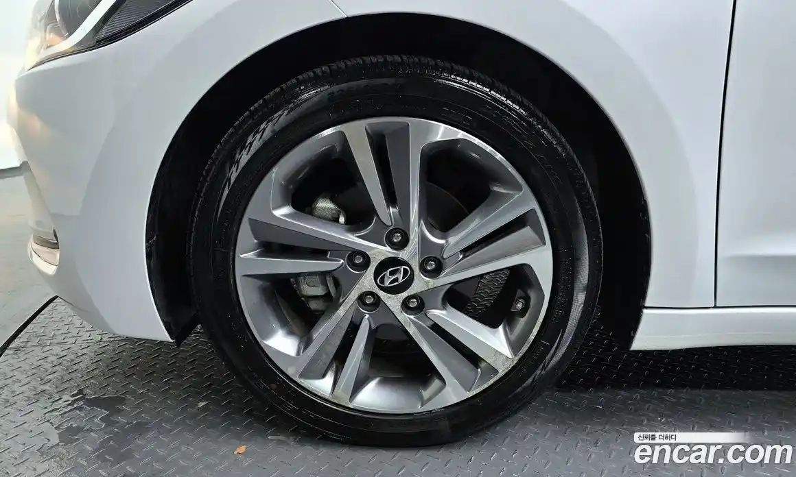 Hyundai Avante 2018 1.6 Автомат в Москве № 1142785, фото 4