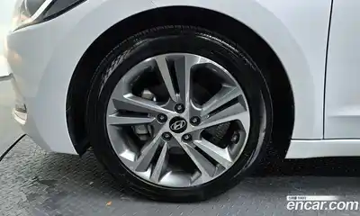 Hyundai Avante 2018 1.6 Автомат в Москве № 1142785, миниатюра 4