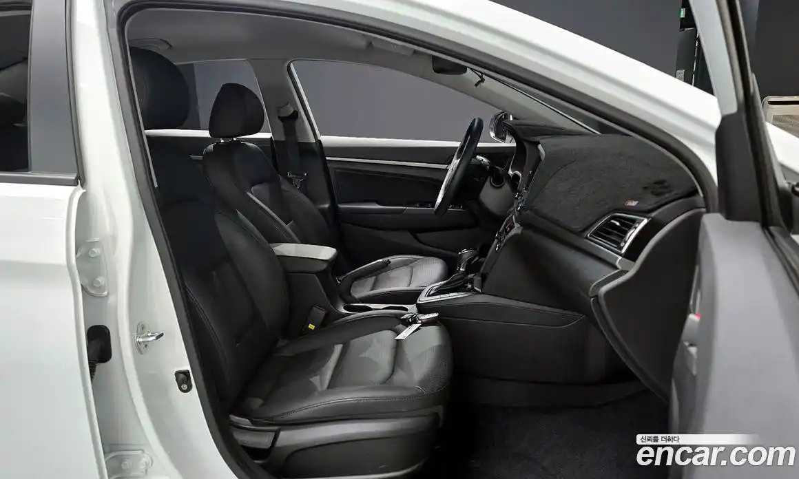 Hyundai Avante 2018 1.6 Автомат в Москве № 1142785, фото 9