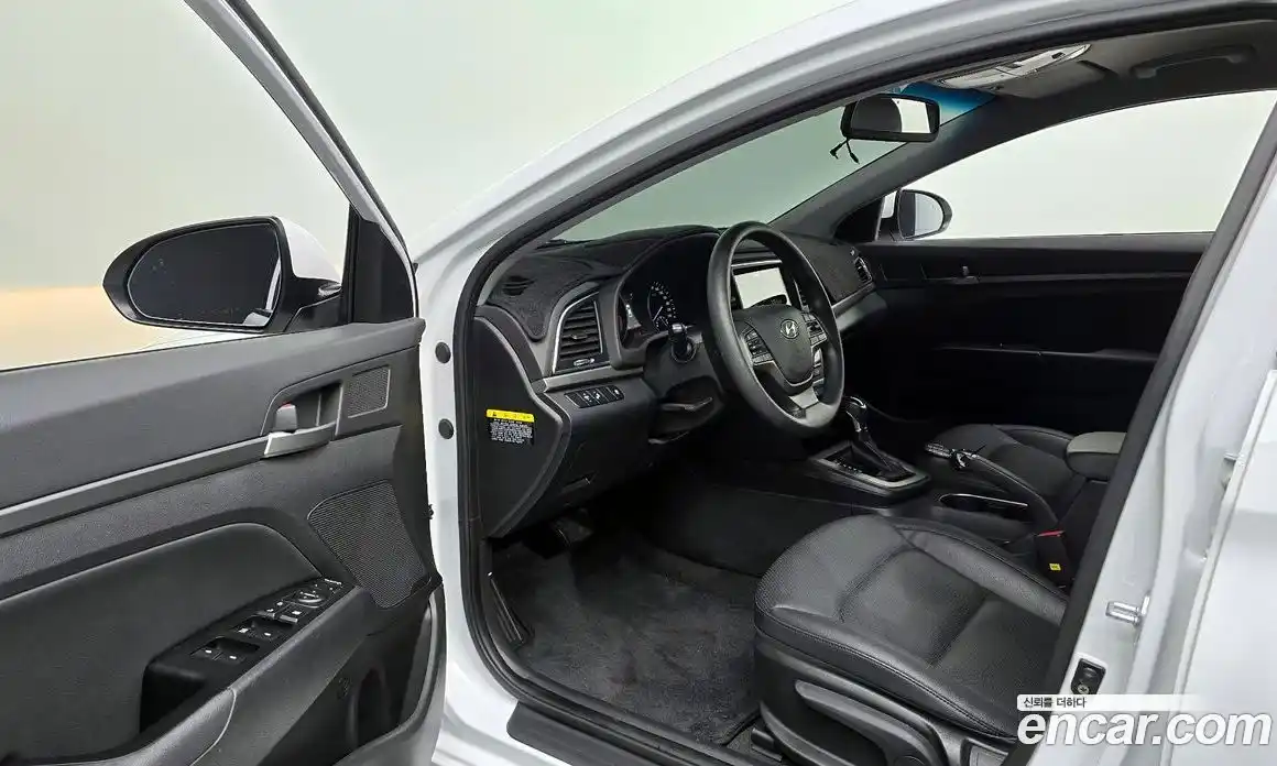 Hyundai Avante 2018 1.6 Автомат в Москве № 1142785, фото 10