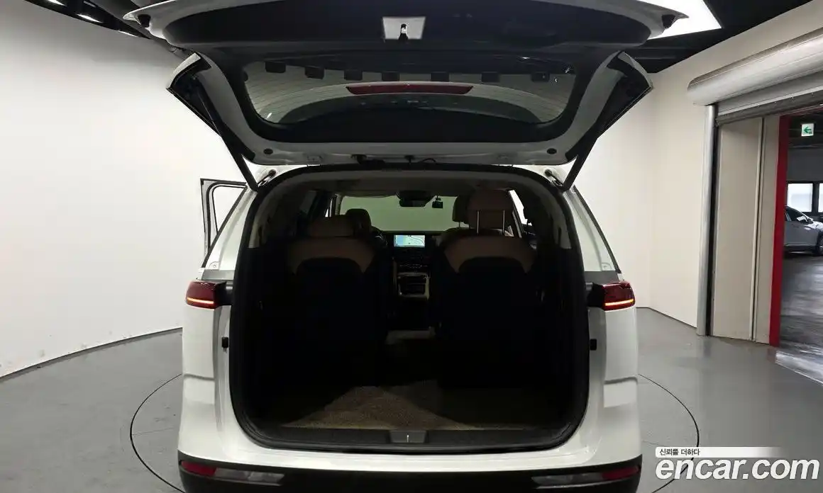 Kia Canival 2022 3.5 Автомат в Москве № 1143339, фото 20