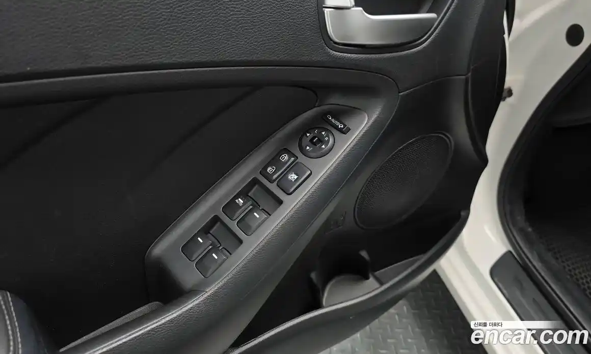 Kia K3 2015 1.6 Автомат в Москве № 1143392, фото 16