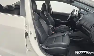 Kia K3 2015 1.6 Автомат в Москве № 1143392, миниатюра 9