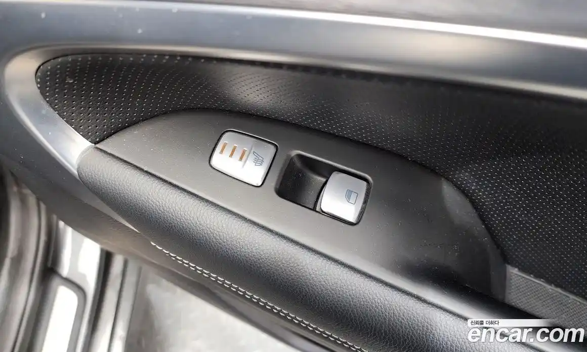 Genesis G70 2018 2.0 Автомат в Москве № 1143692, фото 18