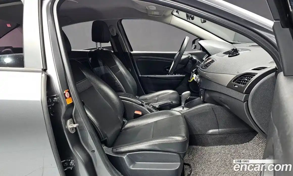 Renault SM3 2016 1.6 гидро в Москве № 1146588, фото 10