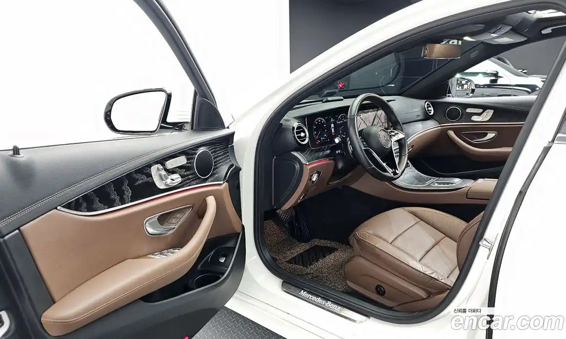Mercedes-Benz E-Class 2023 2.0 гидро, фото 11