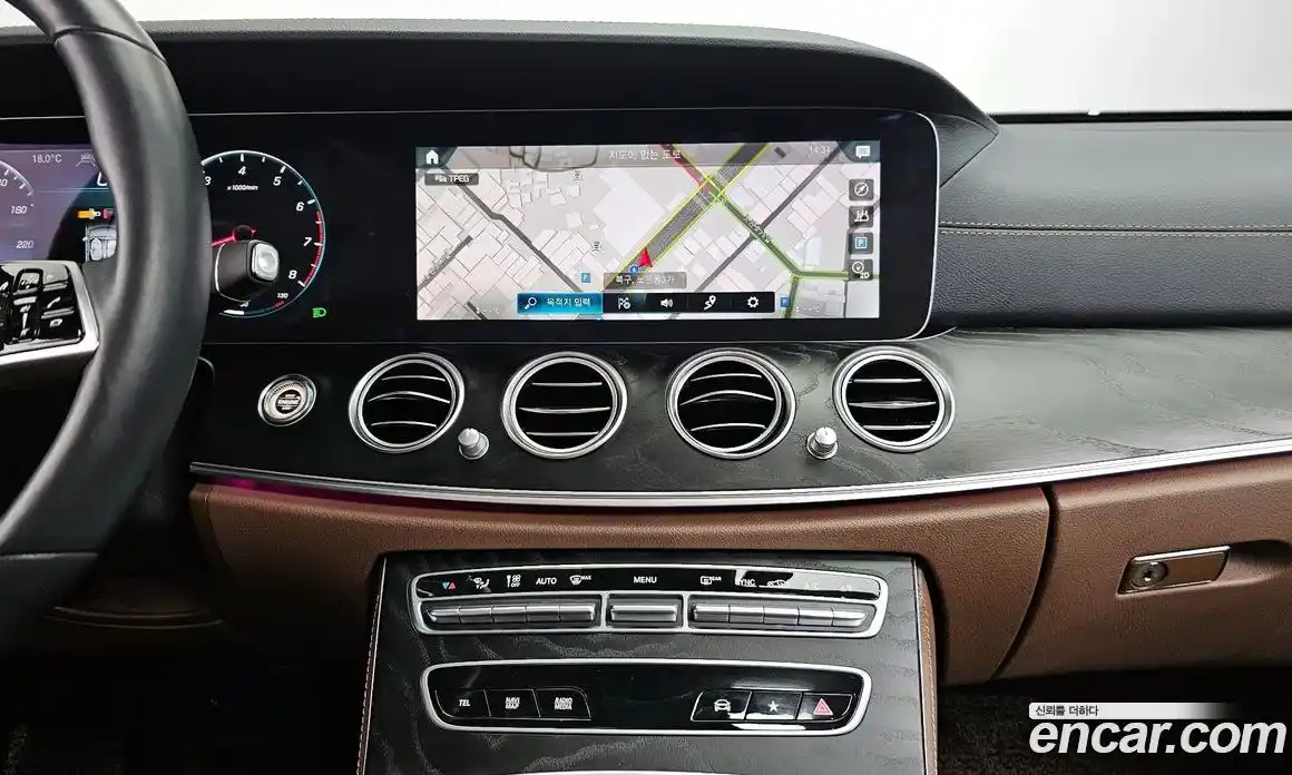 Mercedes-Benz E-Class 2023 2.0 гидро, фото 14