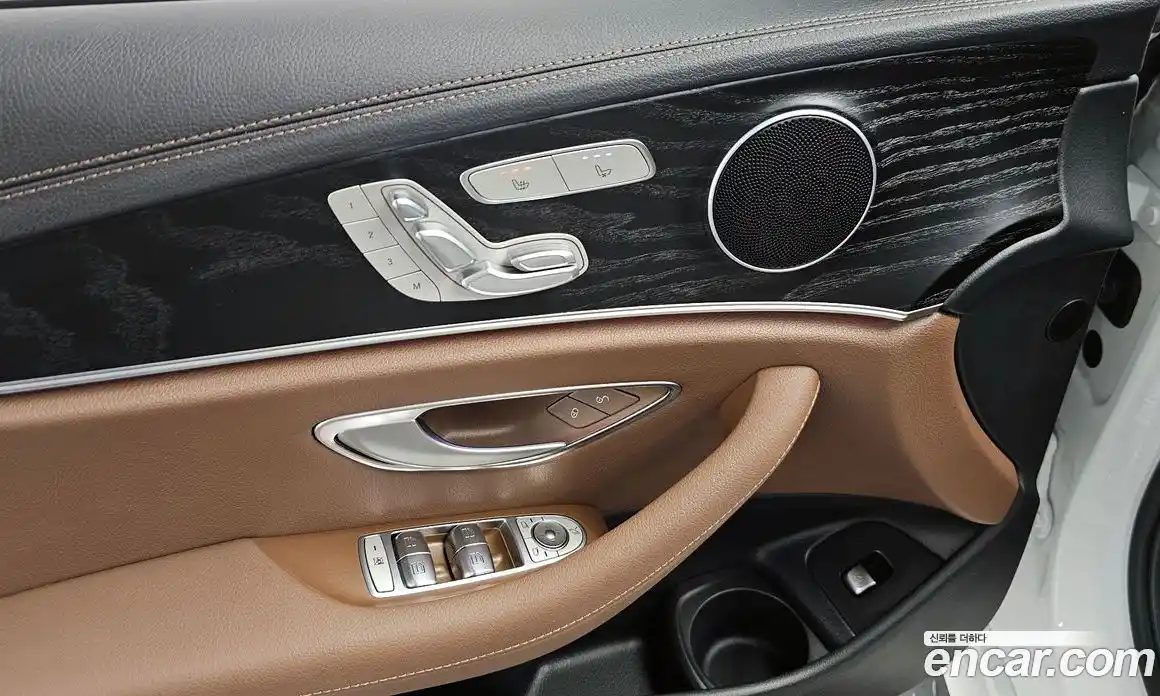 Mercedes-Benz E-Class 2023 2.0 гидро, фото 19