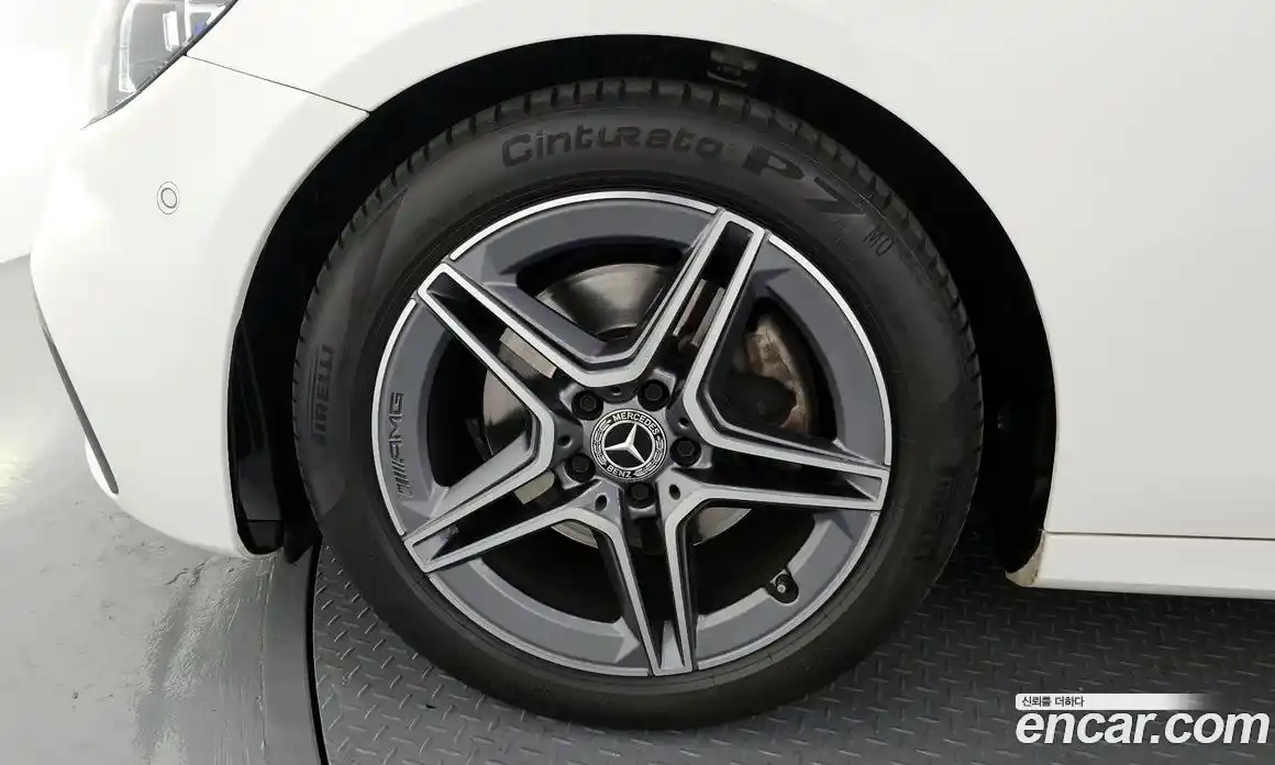Mercedes-Benz E-Class 2023 2.0 гидро, фото 5