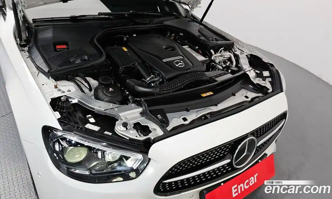 Mercedes-Benz E-Class 2023 2.0 гидро, фото 6