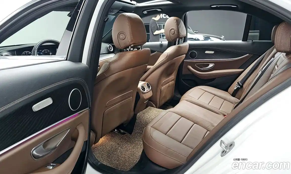 Mercedes-Benz E-Class 2023 2.0 гидро, фото 10