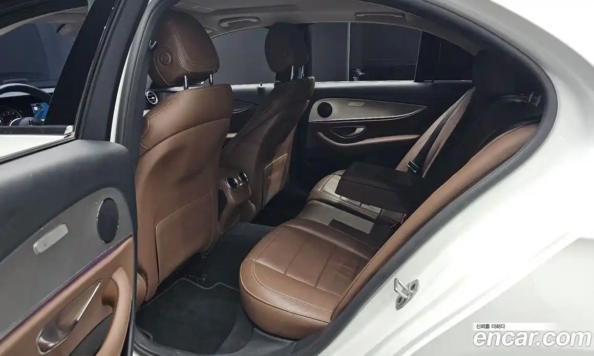 Mercedes-Benz E-Class 2018 2.0 Автомат в Москве № 1147916, фото 12